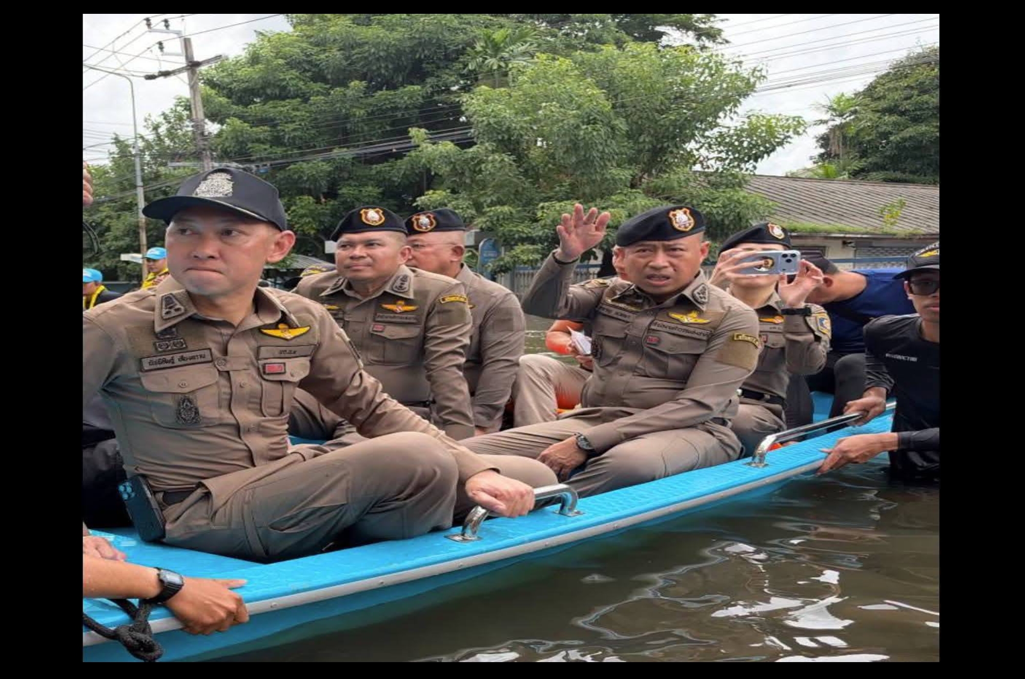 “ผบ.ตร.” ส่งทีมแพทย์ รพ.ตำรวจ ลุยช่วยผู้ประสบภัยน้ำท่วม ดูแลทั้งร่างกาย-จิตใจ
